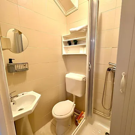 Studio Apartment *